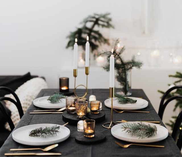 table setting at Christmas time